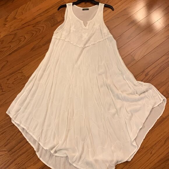 Feelings Free Size white freeflow dress asymmetrical w/cheesecloth like material - Picture 5 of 10